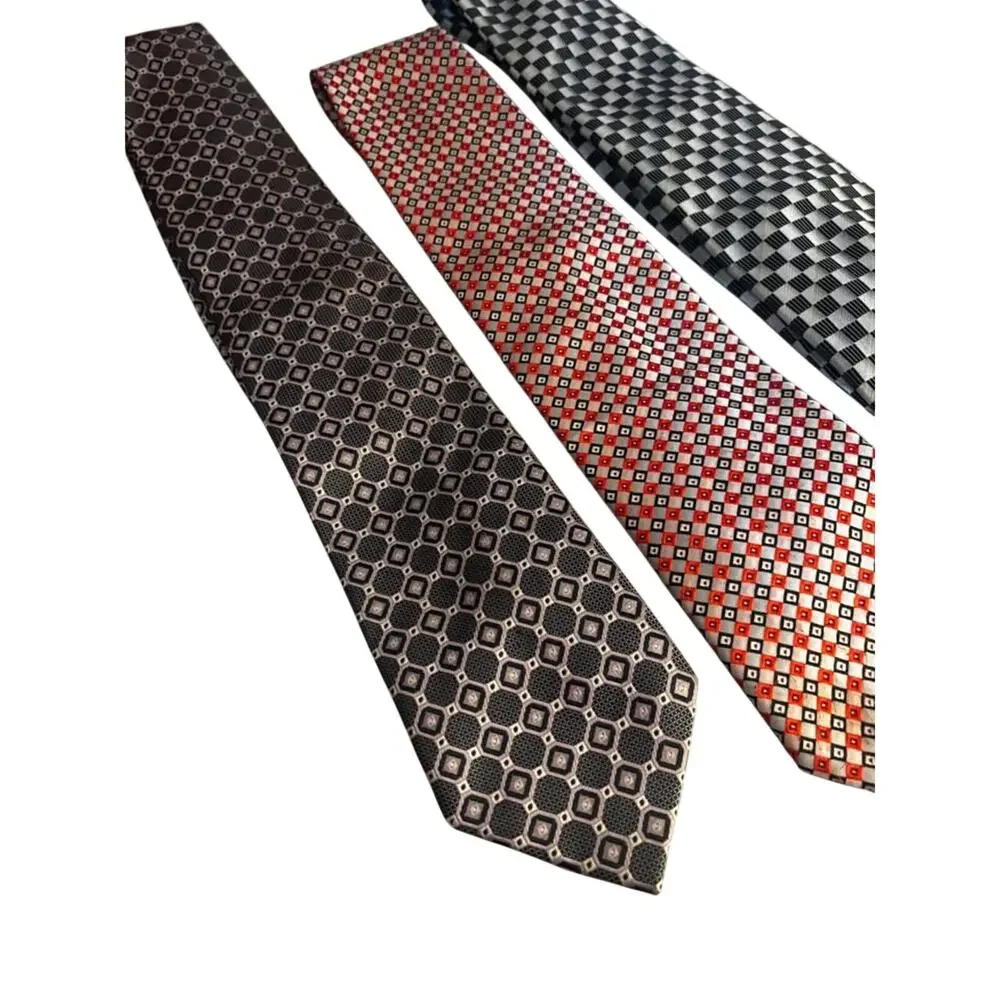 3- Colours by Alexander Julian Ties